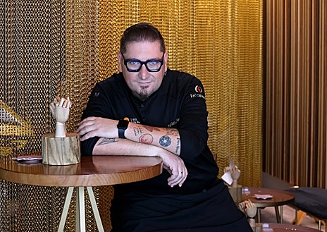 Imagen secundaria 1 - Córdoba atesora ahora mismo en su carta hasta cinco estrellas michelin: Paco Morales y Noor se llevan en el escalafón tres (único restaurante andaluz junot a Aponiente con esta distinción), y Periko Ortega y Kisko García, una cada uno. En total, cinco estrellas tras las que hay decenas de reconocimientos de ésta y otras guías prestigiosas para muchos restaurantes de la ciudad y la provincia.