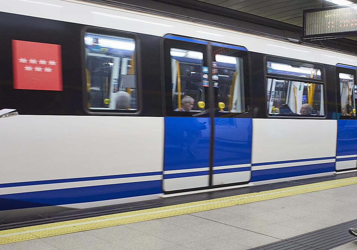 Detenido por empujar al suelo y agredir a una anciana en el Metro de Madrid