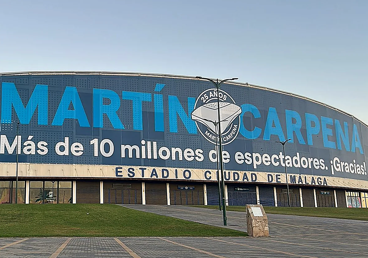 La lona que cuelga del Ciudad de Málaga