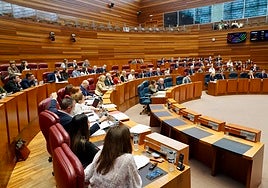 El PP y PSOE pierden escaños y Vox se dispara a 19 procuradores