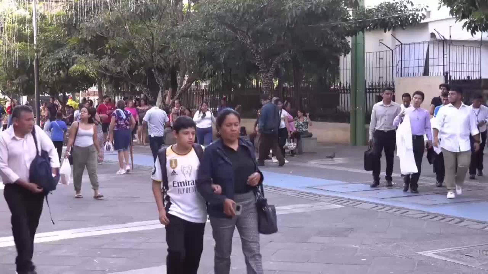 Éxodo de defensores de derechos humanos debilita barreras frente a abusos estatales en El Salvador