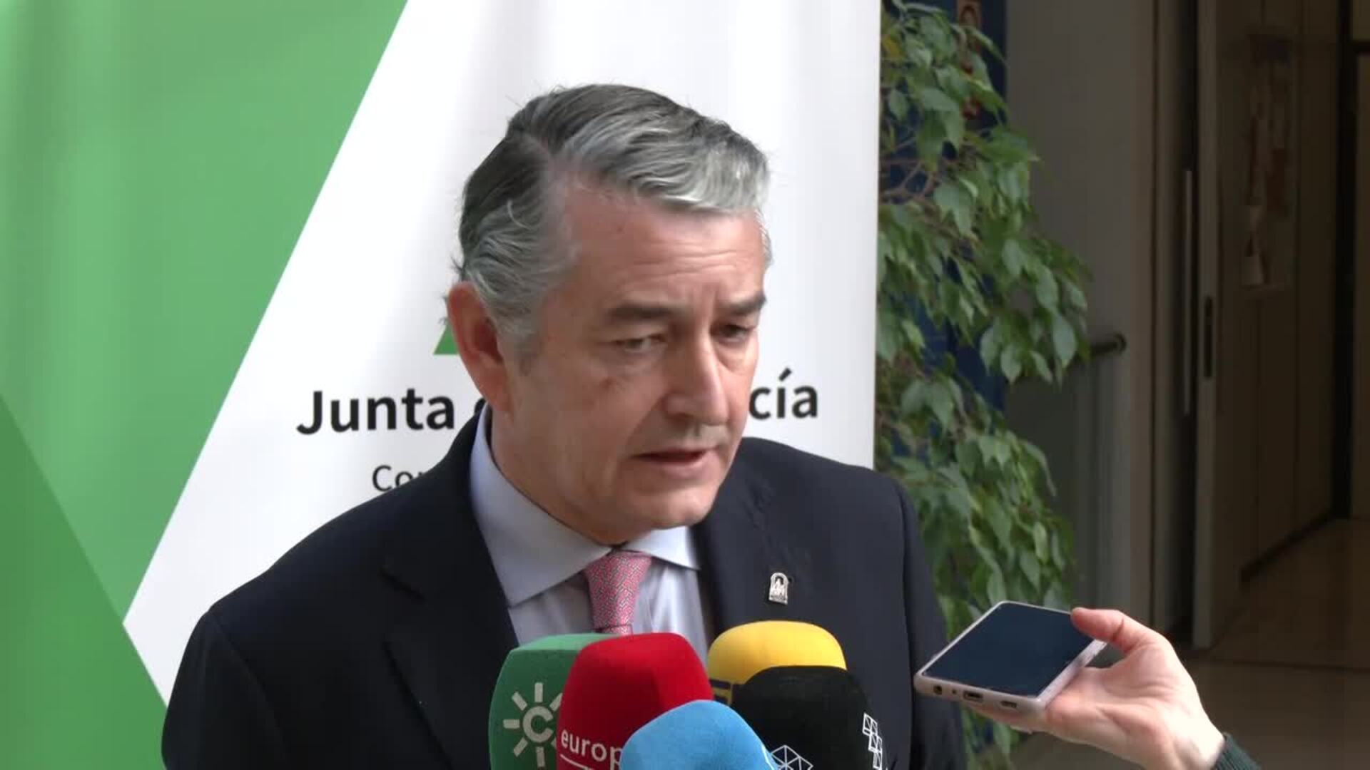 Sanz ve “un paso más” la petición de un informe sobre el daño al erario en contratos del SAS