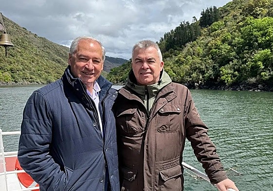 El presidente de la Diputación de Lugo, José Tomé, con el exsecretario de organización del PSOE, Santos Cerdán