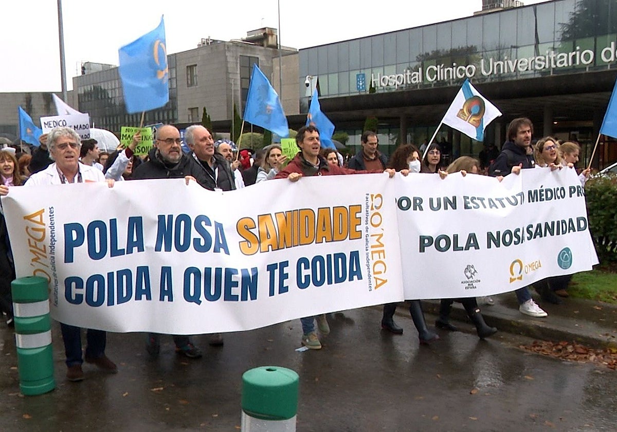 Médicos se manifiestan a las puertas del Chus