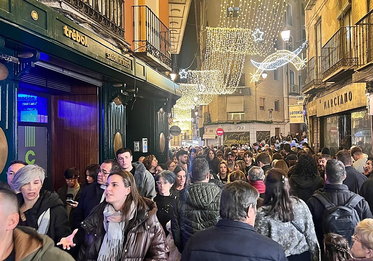 La calle Comercio, abarrotada de público