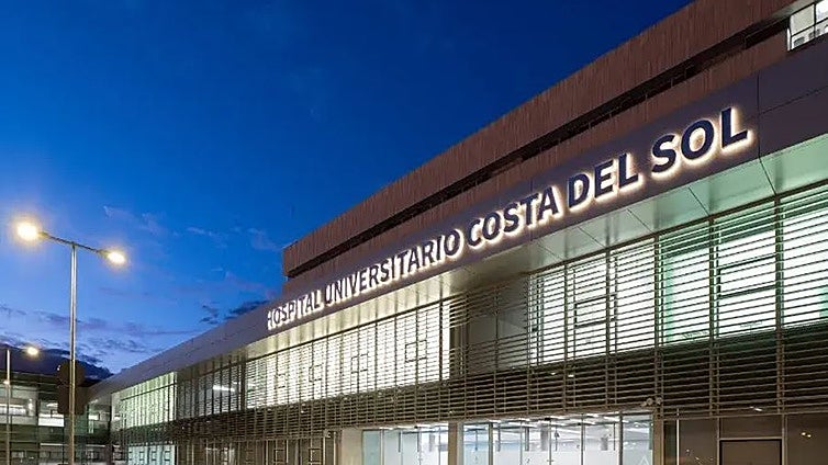 Tres intoxicados por humo en un incendio en un restaurante de Marbella