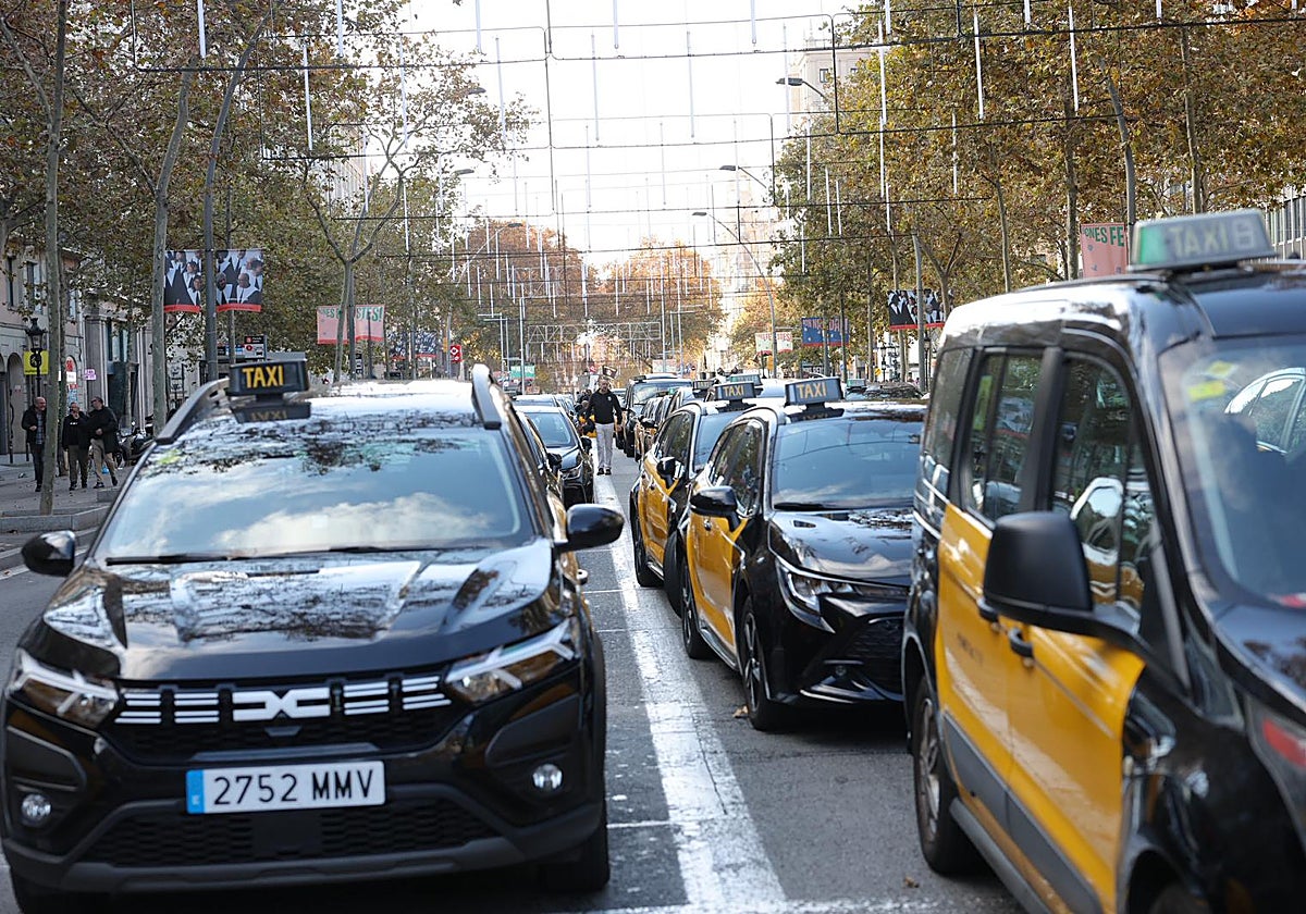 La Gran Via, tomada durante el día por los taxistas