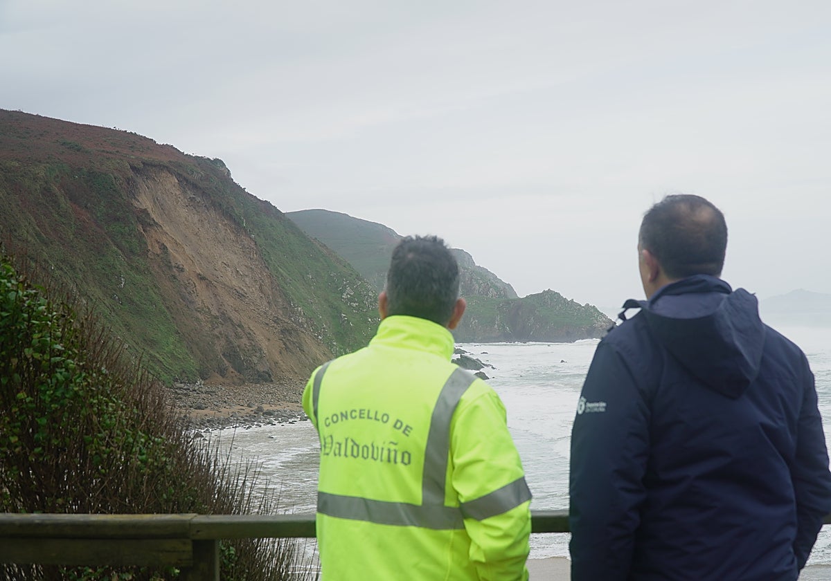 Al fondo, el acantilado en el que se produjo el deslizamiento de terreno
