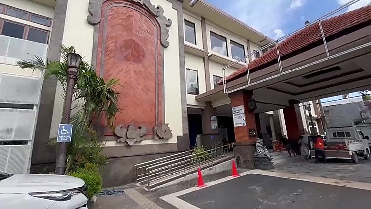 La creadora de contenido para adultos Bonnie Blue es interrogada en Bali