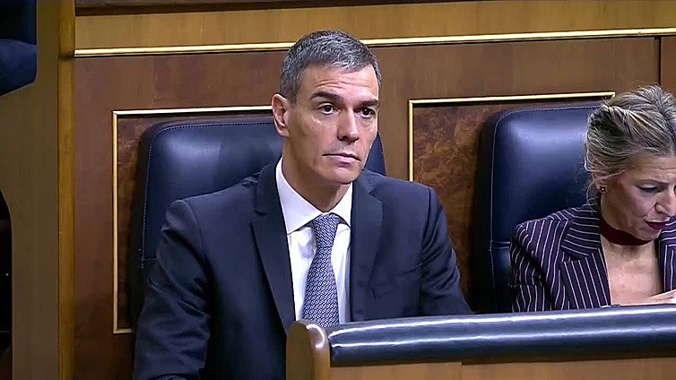 Feijóo dice que todo lo que Sánchez sabe de feminismo lo aprendió en los prostíbulos