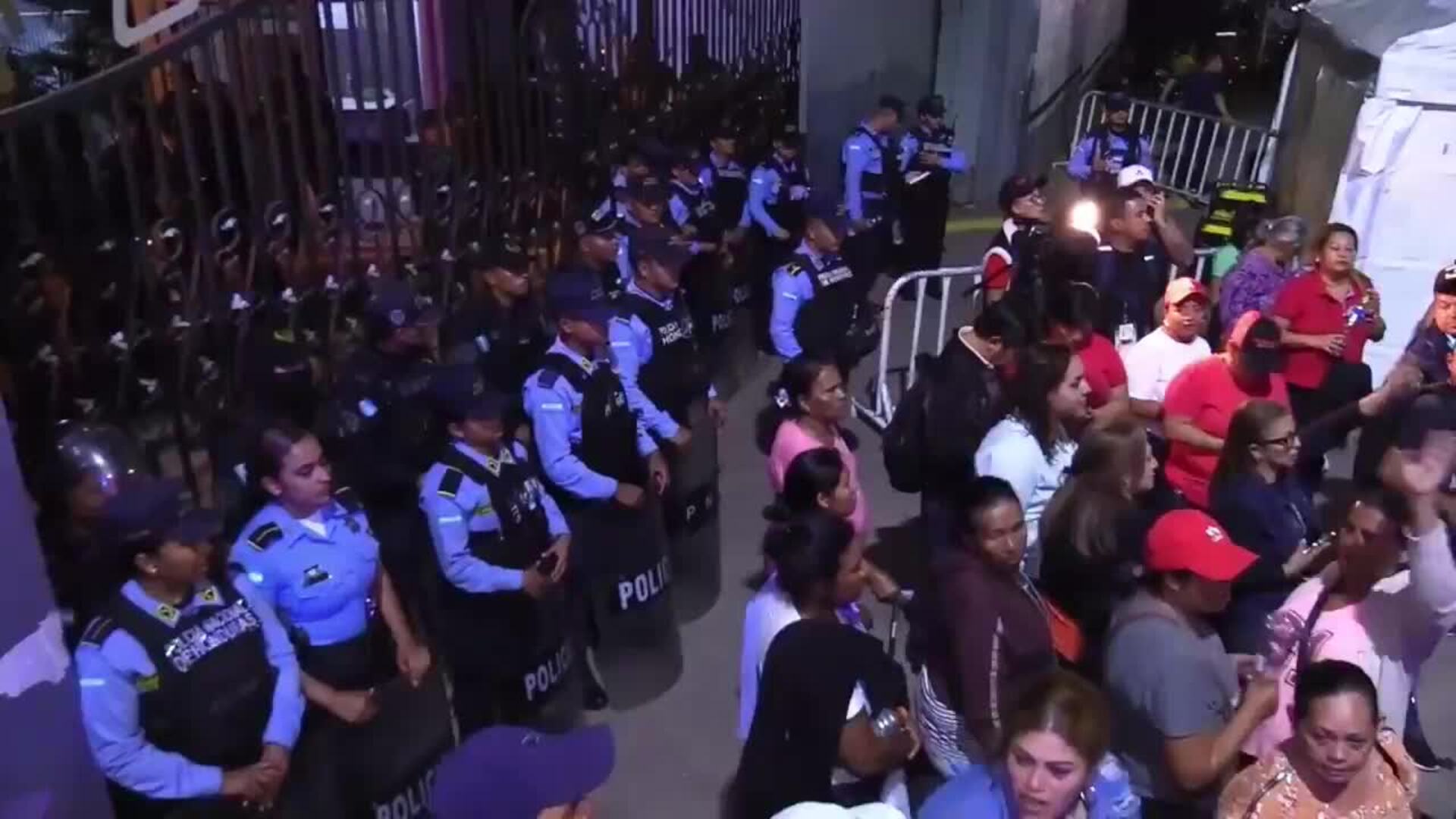 Simpatizantes de Libre protestan en Tegucigalpa y denuncian un “golpe electoral en marcha”