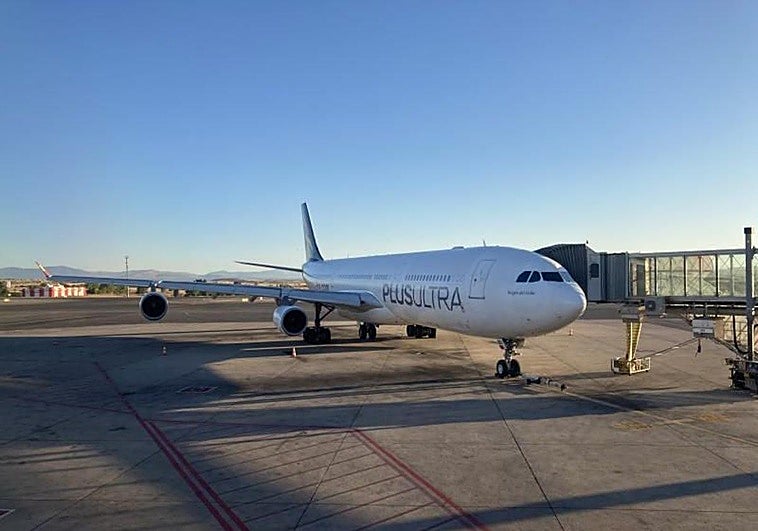 La Policía Nacional entra en la sede de la aerolínea Plus Ultra y se lleva información fiscal