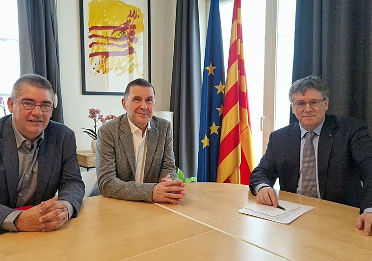 Otegi se reúne con Puigdemont en Waterloo para estrechar la colaboración