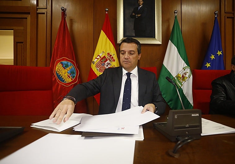 Toldos para la Feria de Córdoba, más zonas verdes, drones para la Policía Local: los 25 retos de Bellido para 2026