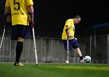 Secondary image 1 - The Dragones de Lavapiés amputee team 