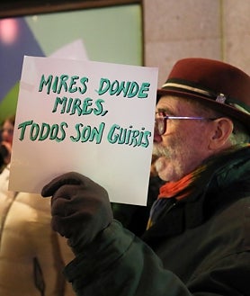 Imagem secundária 2. Os moradores do Casco demonstram assim apoio à convivência com o turismo. 