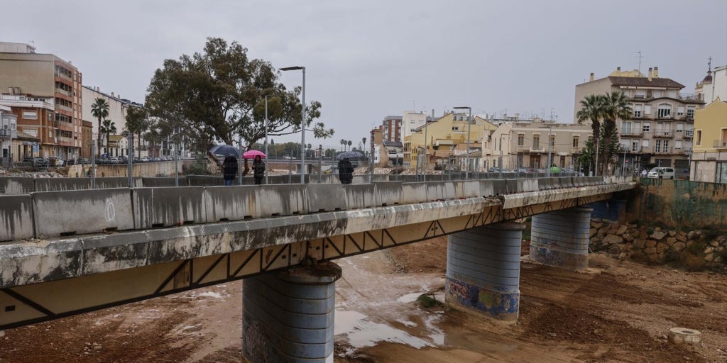 Valencia en alerta roja: carreteras cortadas y algunos municipios suspenden clases, aunque sin incidencias graves