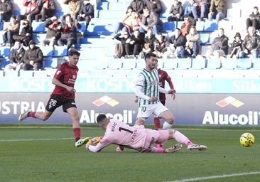 Guardiola rescata a un Córdoba gris y le da el triunfo ante el Mirandés (1-2)