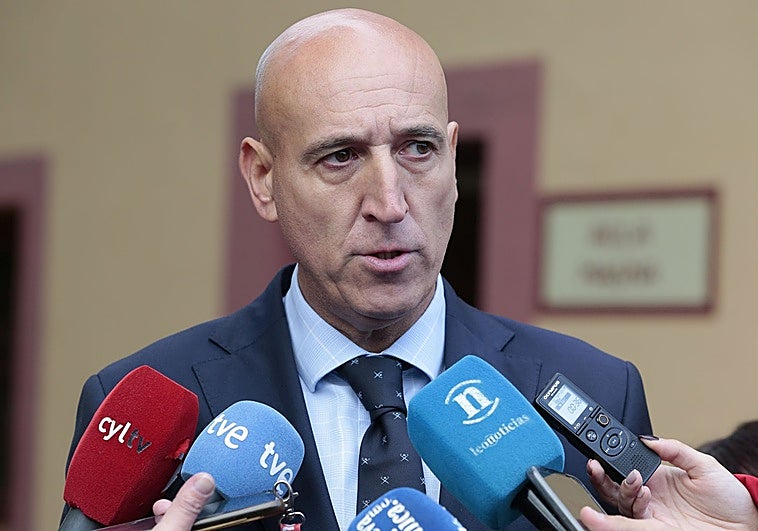 El alcalde socialista de León considera que «la línea» que sigue la dirección del PSOE «hace tiempo que no es muy acertada»