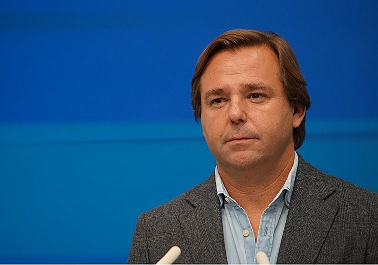 El PP de Juanma Moreno asegura que Andalucía no Extremadura y aspira a no depender de Vox tras las elecciones