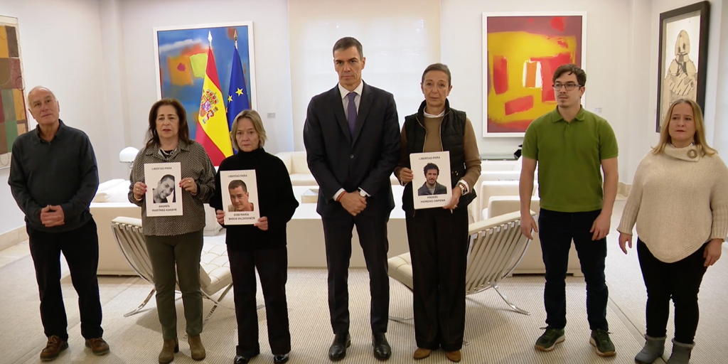 Sánchez recibe a la familia del periodista canario Miguel Moreno, detenido en Venezuela