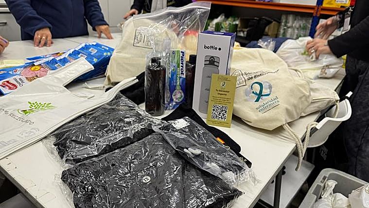 Nurses and the Red Cross take to the streets of Cordoba to bring health and shelter to the homeless