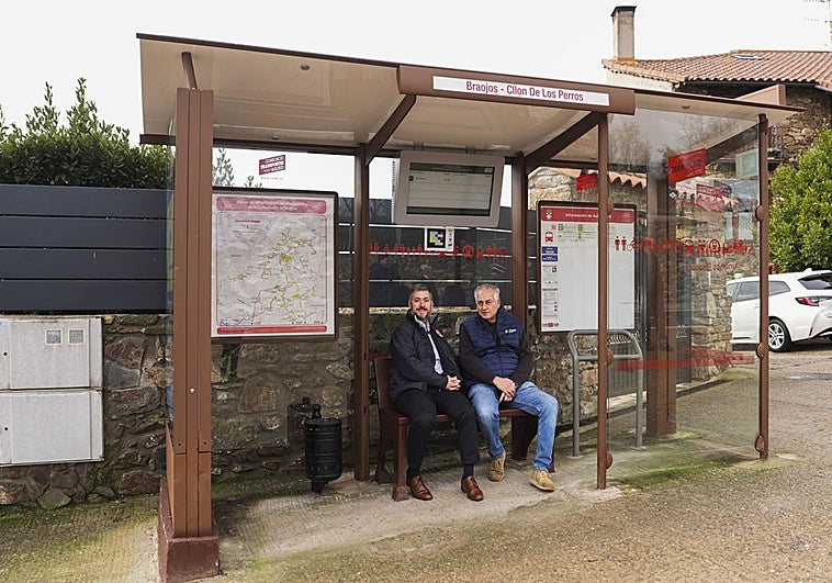 Marquesinas con calefacción para soportar el frío mientras se espera el autobús en la Sierra Norte