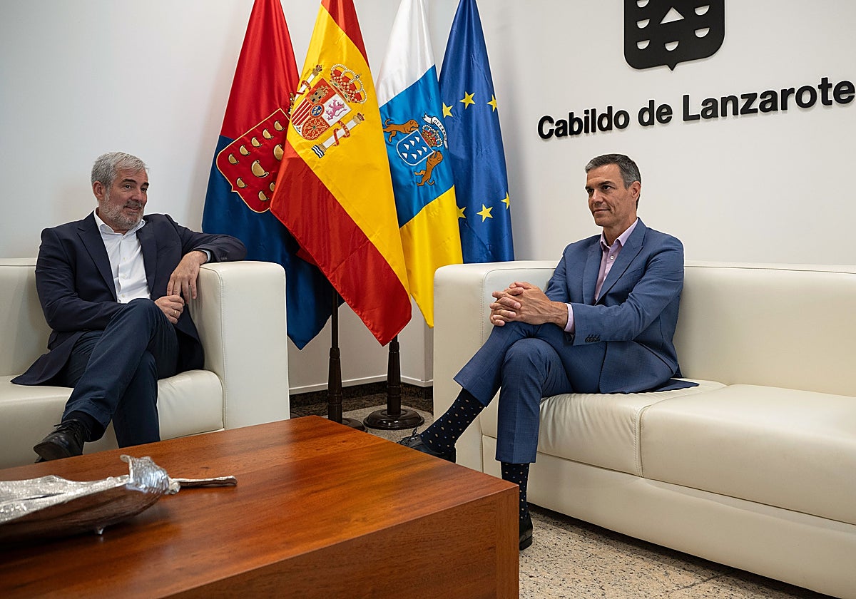 Clavijo y Sánchez reunidos en el Cabildo de Lanzarote