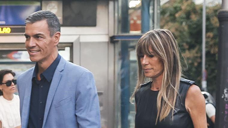 Pedro Sánchez and Begoña Gómez, at the “premiere” of “El captivo”