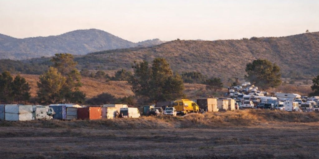 La rave 'Big Fucking Party' de Albacete se establece en el pantano de El Cenajo tras dejar varios guardias civiles heridos
