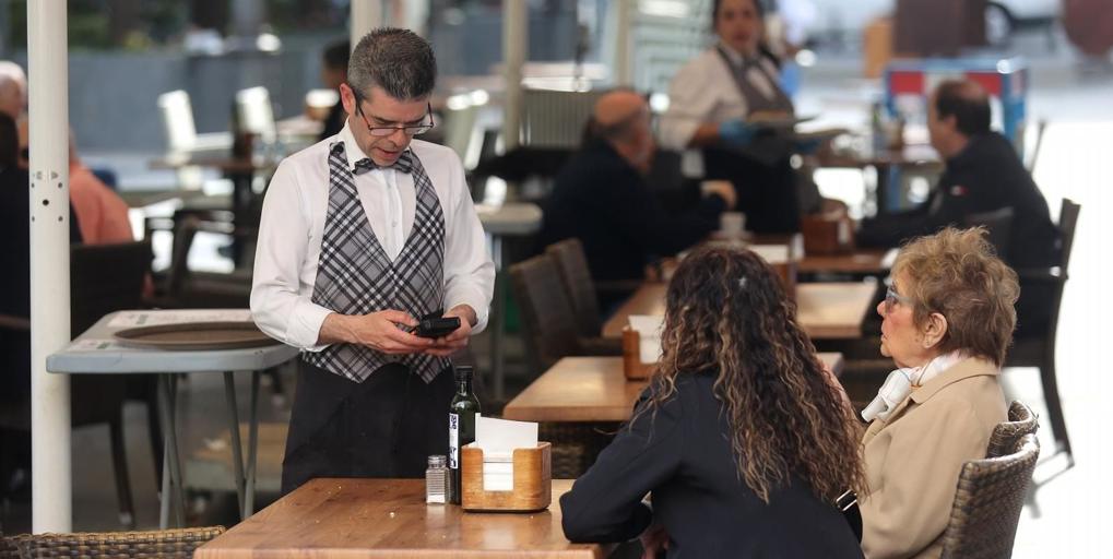 El año cierra en Córdoba con 5.252 parados menos, aunque el número de contratos ha bajado