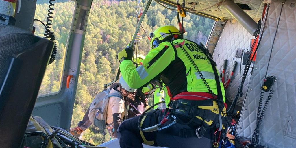 Rescatada una mujer de 30 años que se había quedado atascada en una tirolina a 30 metros de altura en Murcia