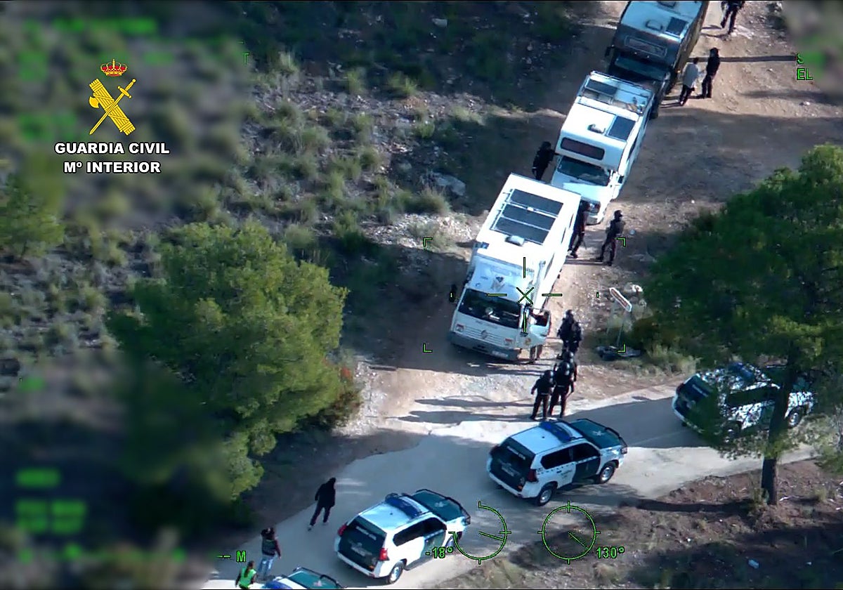 Agentes desplegados en la zona del embalse del Cenajo, en Férez, Albacete