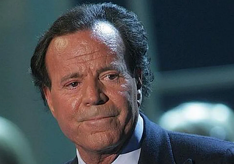 La izquierda de Málaga pide retirar a Julio iglesias el título de Hijo Adoptivo de la Provincia que no posee