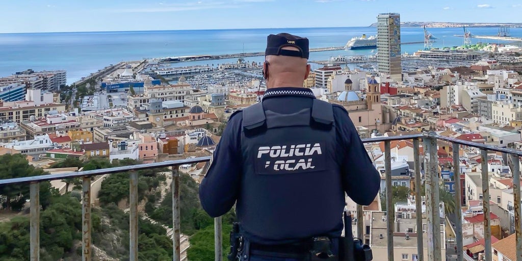 Image for Detenido un mando de la Policía Local de Alicante denunciado por malos tratos por su ex