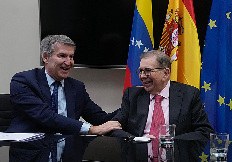 Feijóo se reúne con Edmundo González para mostrarle su apoyo a la democracia y la caída del chavismo en Venezuela