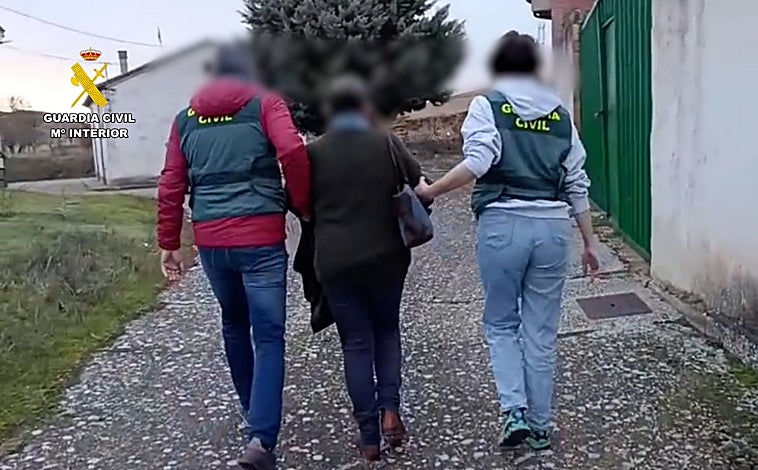Imagen principal - Detenida por segunda vez en Burgos una falsa doctora por recetar sin licencia y terapias inventadas