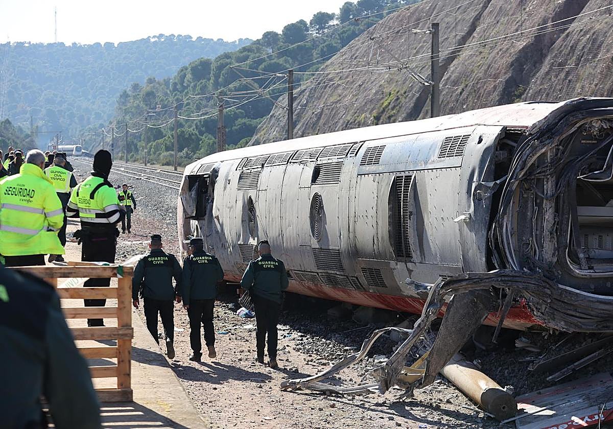 El tren Iryo volcado en el lugar del accidente