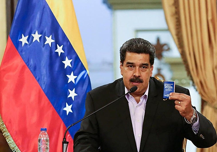 El Ayuntamiento de Sabadell pide «la liberación inmediata de Maduro» con la abstención de PSC y Junts