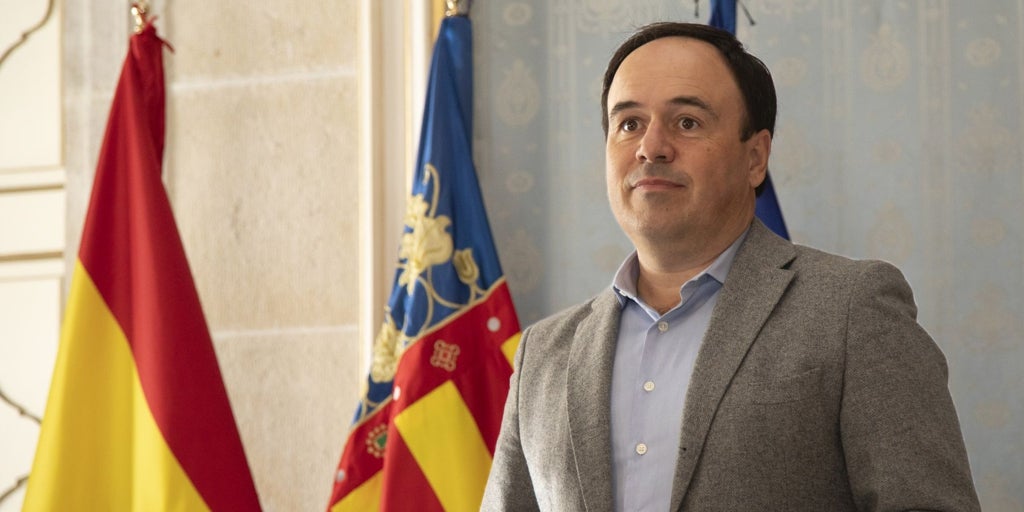 Llorca cita a la izquierda y a Vox a una ronda de reuniones el 27 de enero