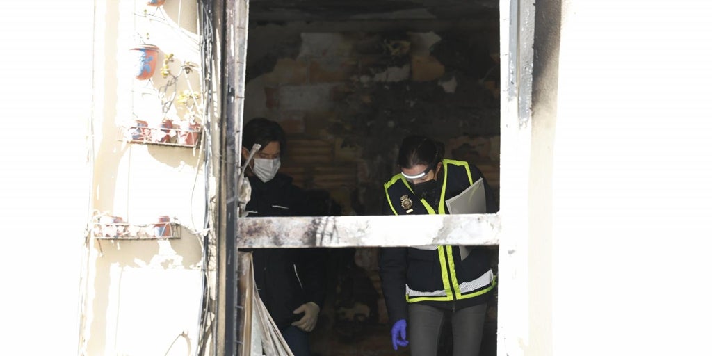 Muere un hombre y siete trasladados a hospitales por un incendio doméstico en Valencia
