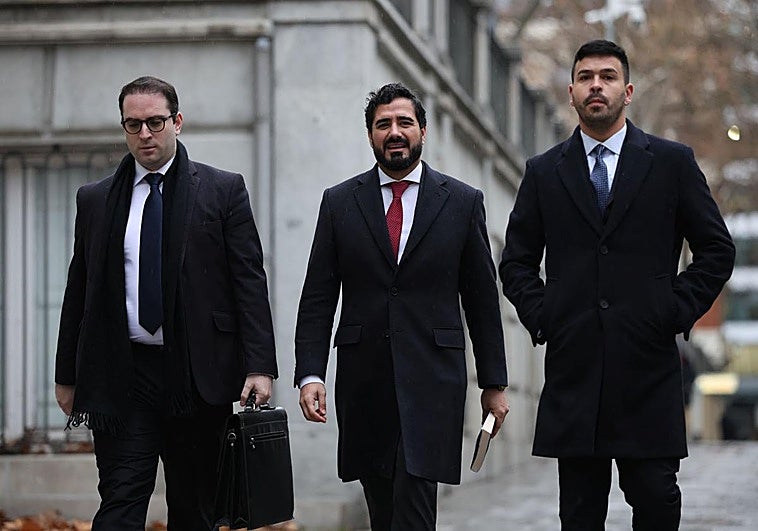 Alvise niega el acoso a sus compañeros de partido y enmarca sus mensajes contra ellos en la contienda política