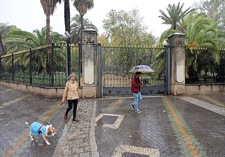 El Ayuntamiento de Córdoba cierra parques e instalaciones al aire libre este martes por lluvias y fuerte viento