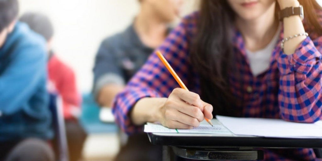 Los docentes interinos tendrán que echar la solicitud pero no será necesario presentarse a la primera prueba para seguir en bolsa