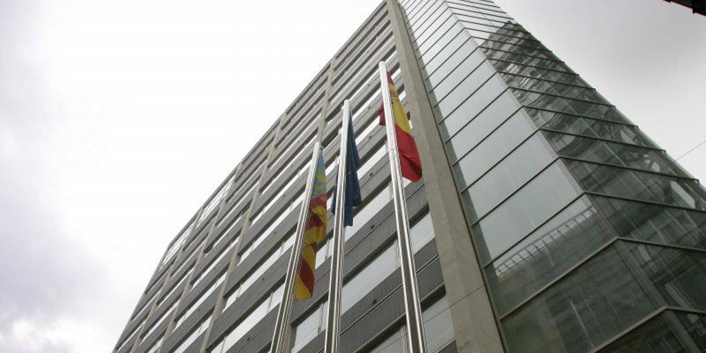 La Generalitat expedienta a un funcionario que tramitó un visado de las VPP de Alicante y su cónyuge era solicitante