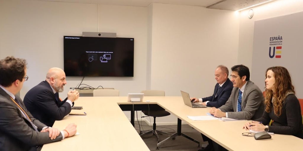 Castilla-La Mancha reclama en Europa más protección para la cuchillería de Albacete y los productos artesanos