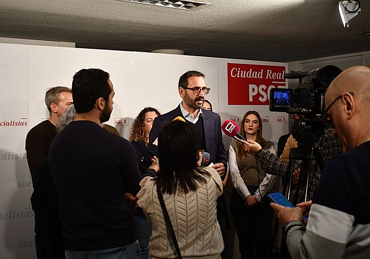 Gutiérrez reta a los alcaldes del PP a bajar a la mitad los impuestos ligados a la vivienda