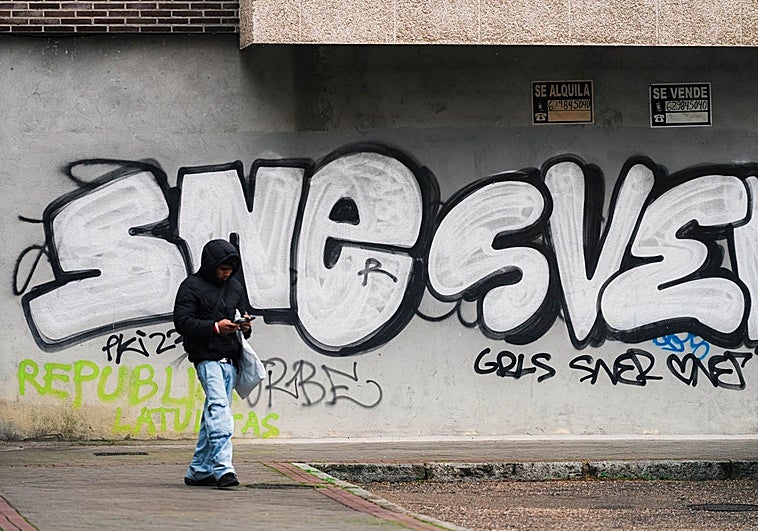 Hasta 600.000 euros al año: lo que cuestan los grafitis a los municipios