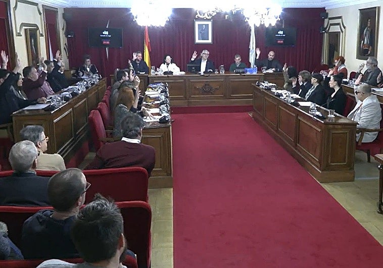 Lugo saca sus presupuestos, pero la edil díscola aprueba enmiendas del PP