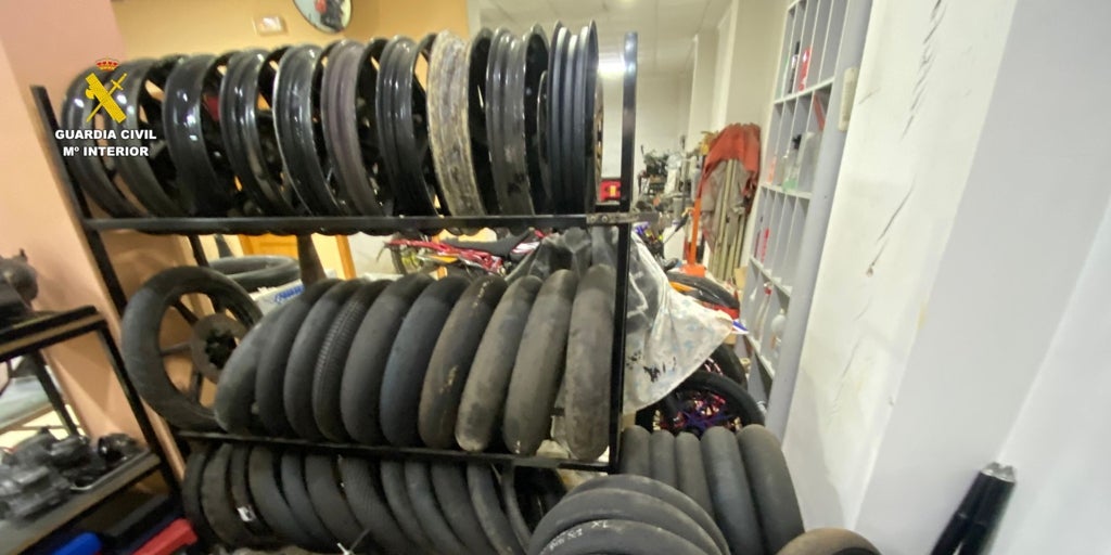 Multan a un mecánico por montar un taller clandestino en una ferretería: «Solo tenía un extintor caducado»